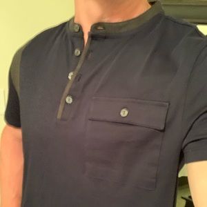 Calvin Klein shirt Sleeve shirt with pocket.